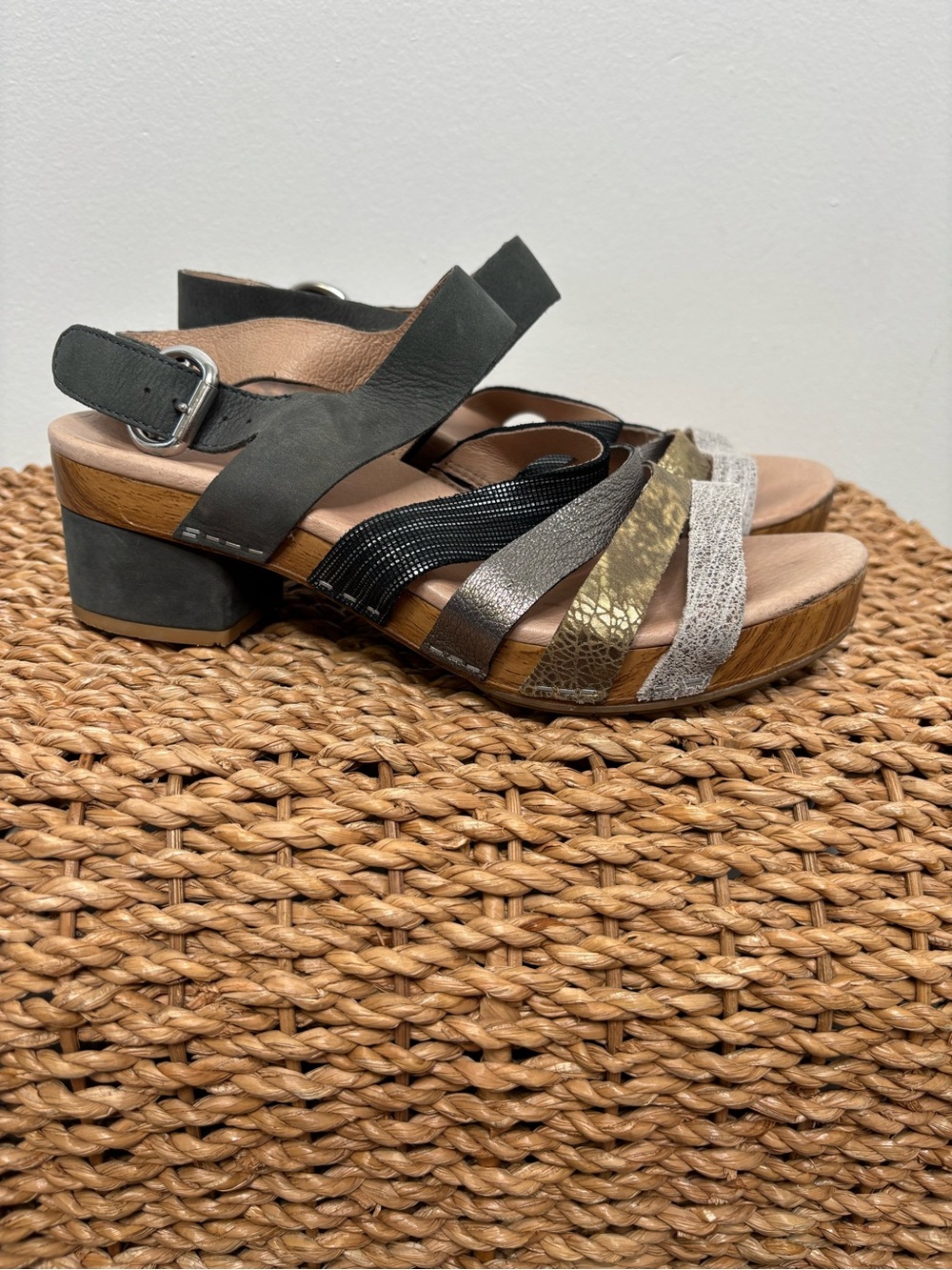 Dansko Maribeth Mixed Metallic Strappy Heeled Leather Sandals EU 38.